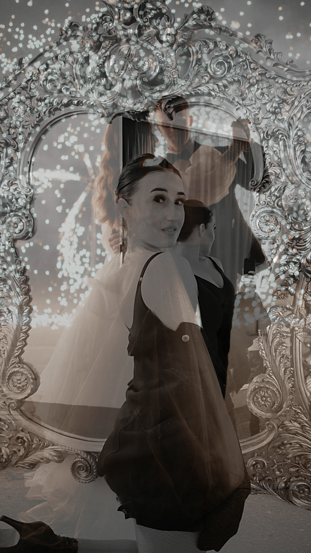 Reflet dans un miroir baroque, préparation d'un mariage